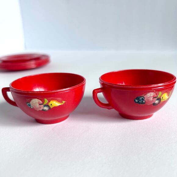Vintage Childrens Plastic Red Tea Set with Decal By Eegee 9 Pieces Only - Picture 4 of 12